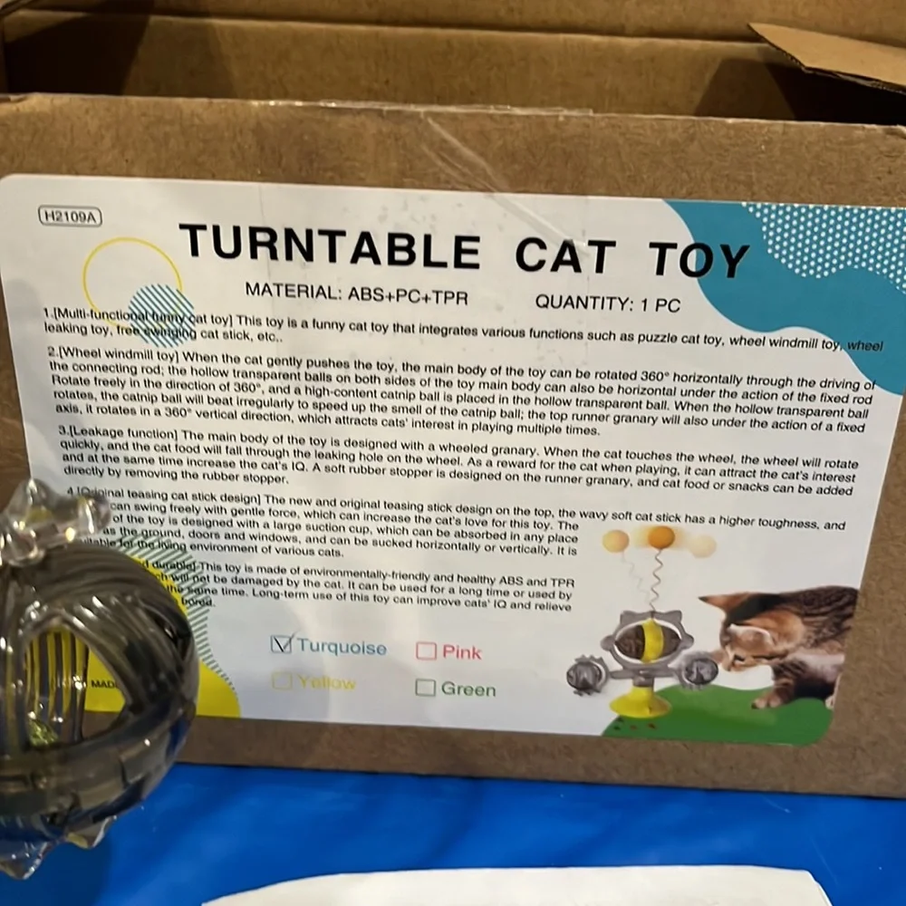 Turntable cat treat toy